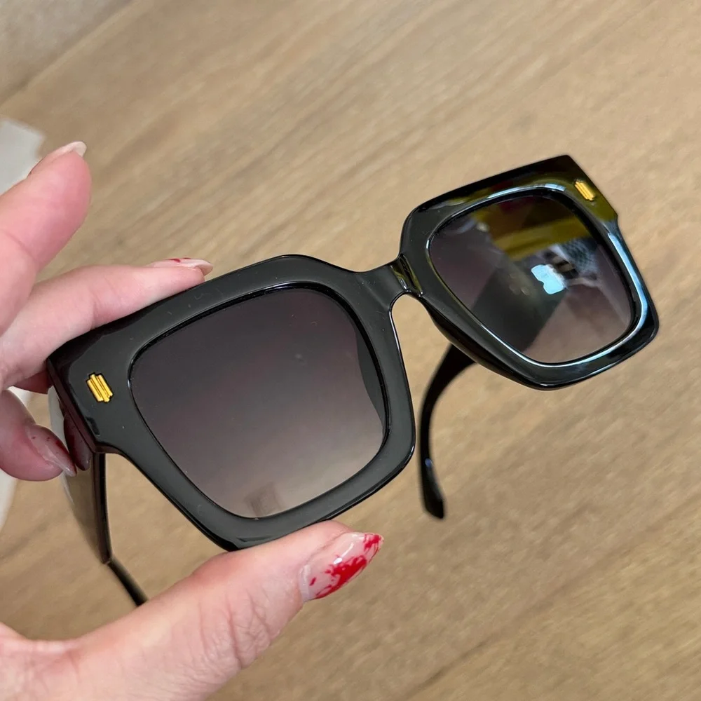 Sojos Eyewear PAIGE SJ2194 Black Sunglasses